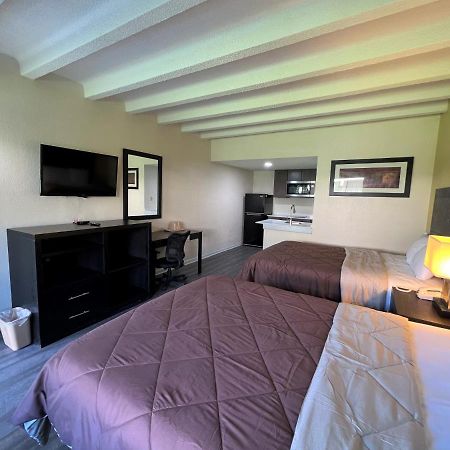 James River Inn & Suites ニューポートニューズ エクステリア 写真