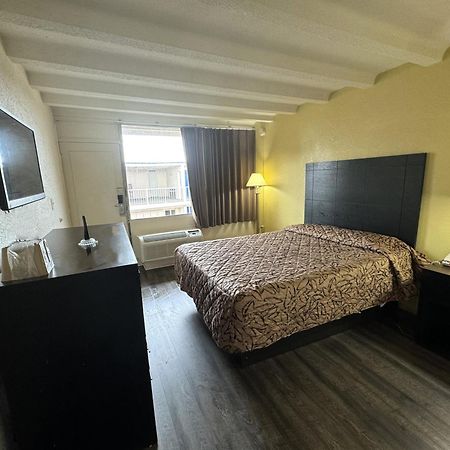 James River Inn & Suites ニューポートニューズ エクステリア 写真