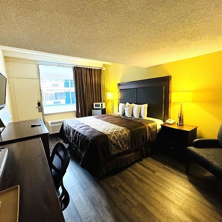 James River Inn & Suites ニューポートニューズ エクステリア 写真