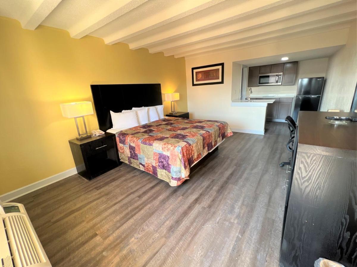 James River Inn & Suites ニューポートニューズ エクステリア 写真