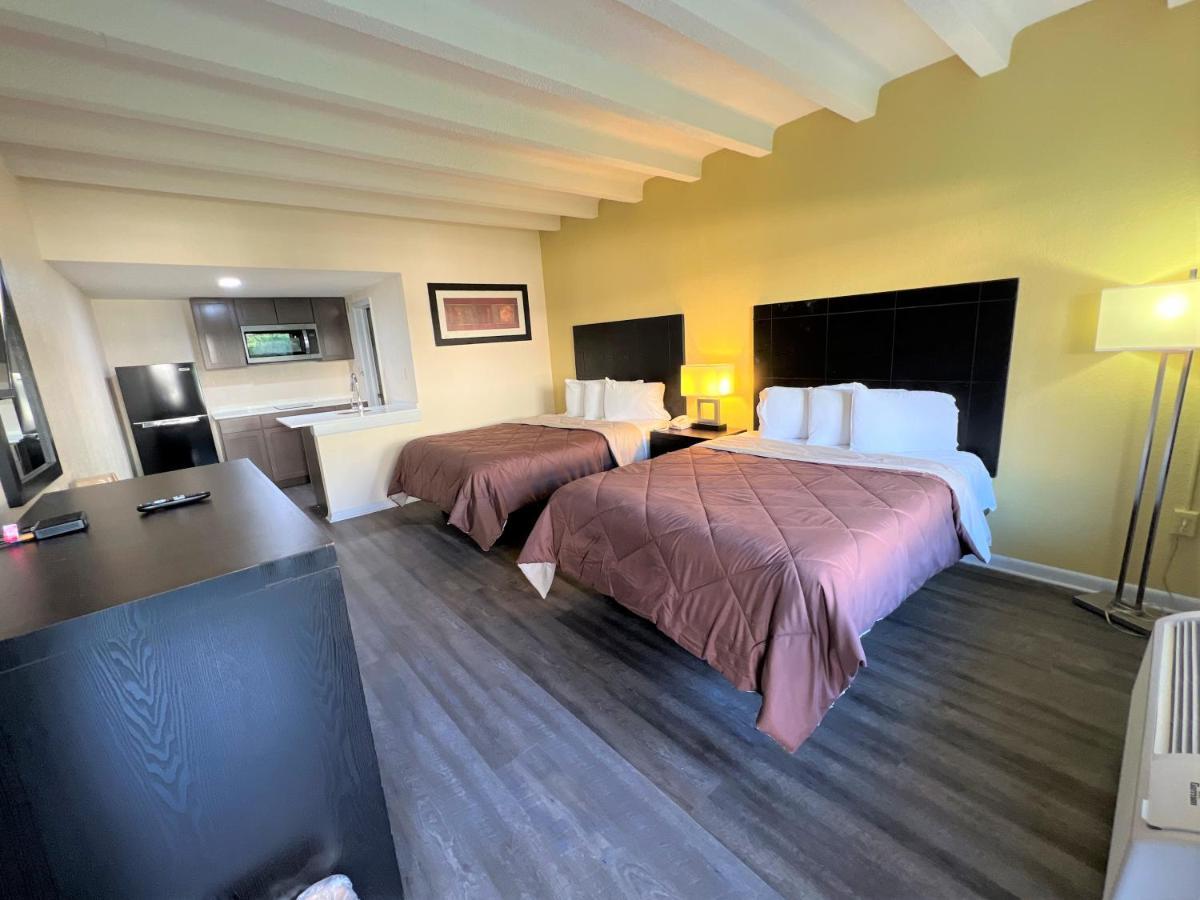 James River Inn & Suites ニューポートニューズ エクステリア 写真