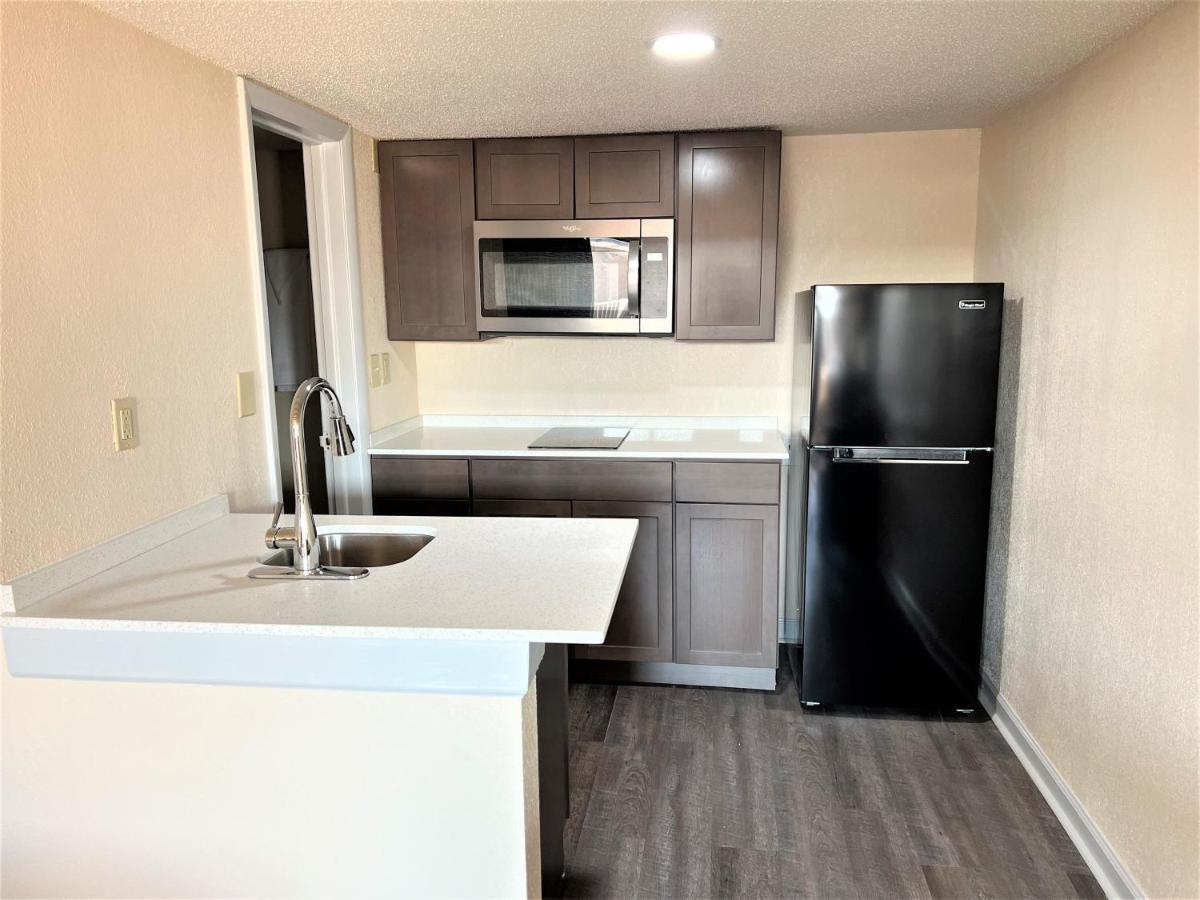 James River Inn & Suites ニューポートニューズ エクステリア 写真