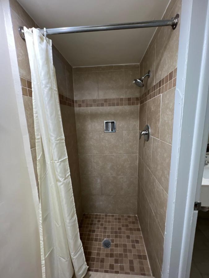 James River Inn & Suites ニューポートニューズ エクステリア 写真