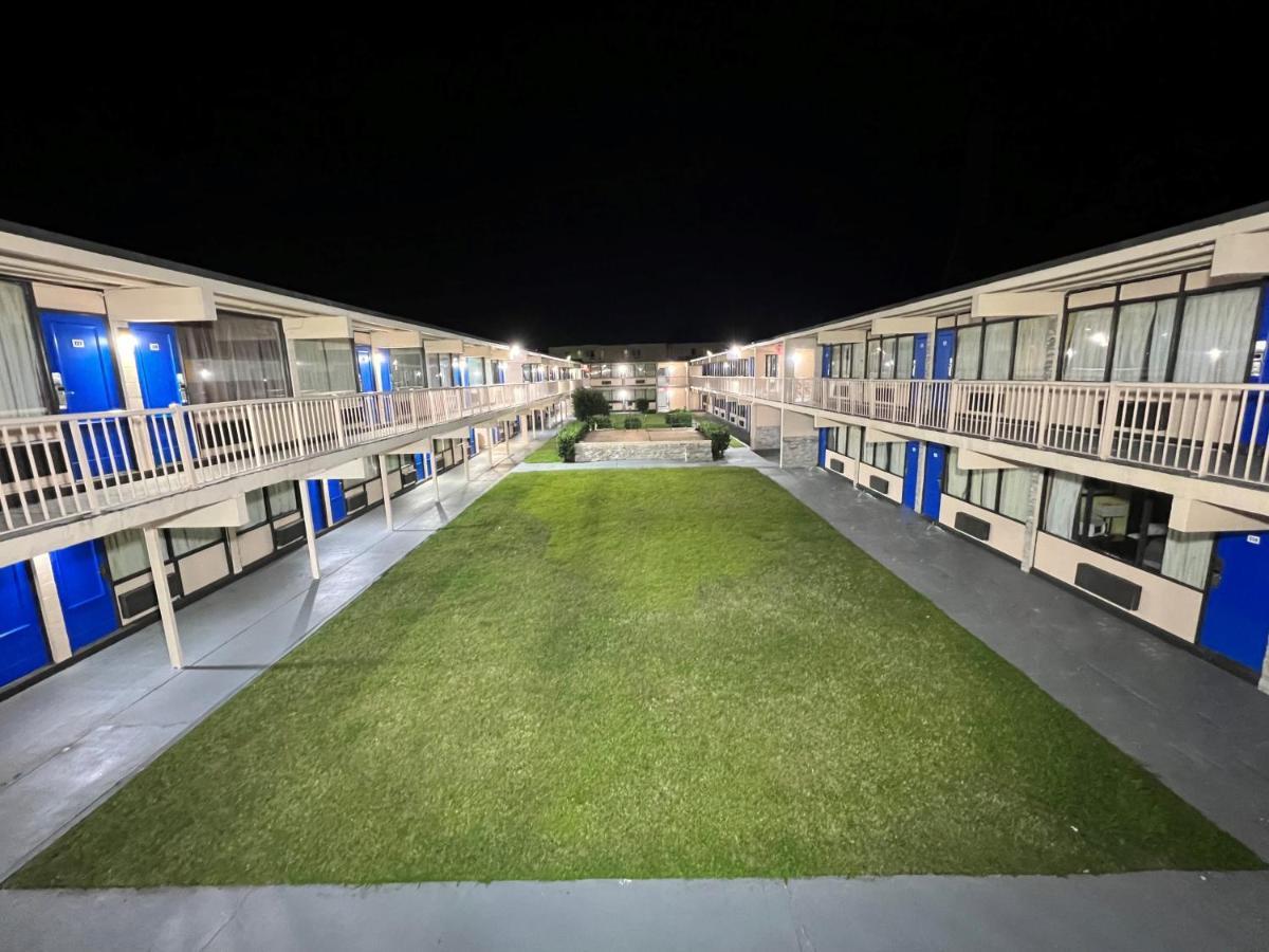 James River Inn & Suites ニューポートニューズ エクステリア 写真
