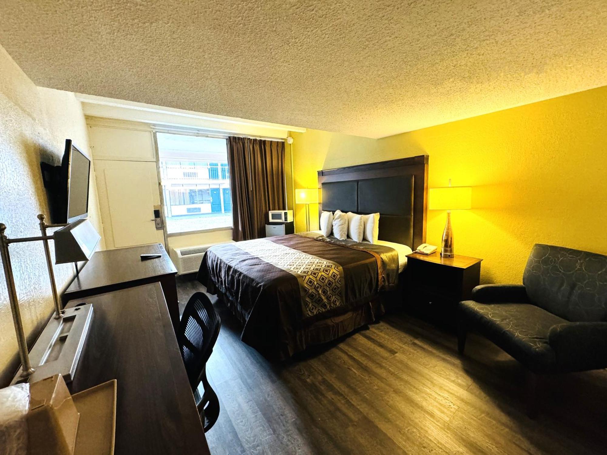 James River Inn & Suites ニューポートニューズ エクステリア 写真