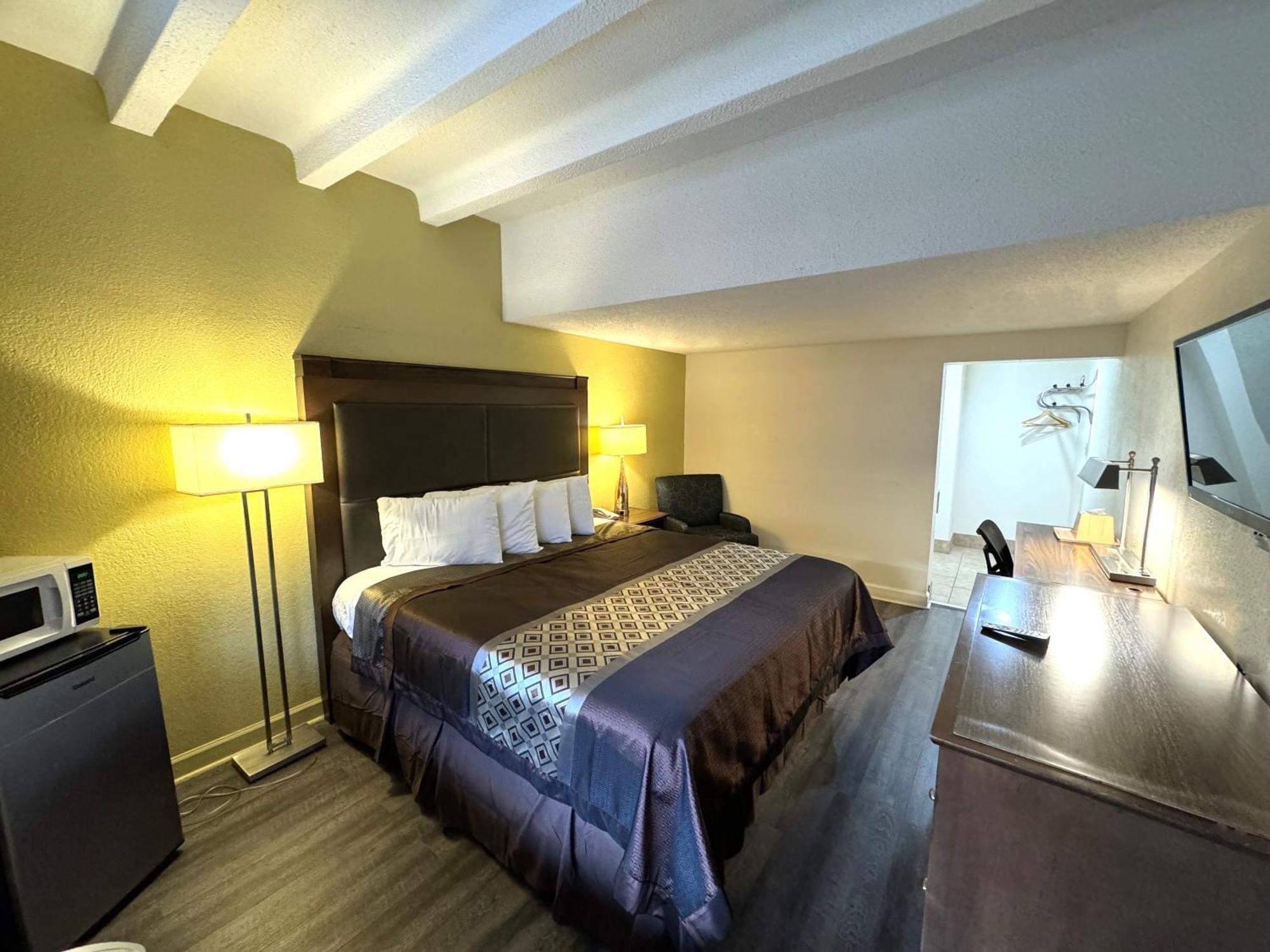 James River Inn & Suites ニューポートニューズ エクステリア 写真