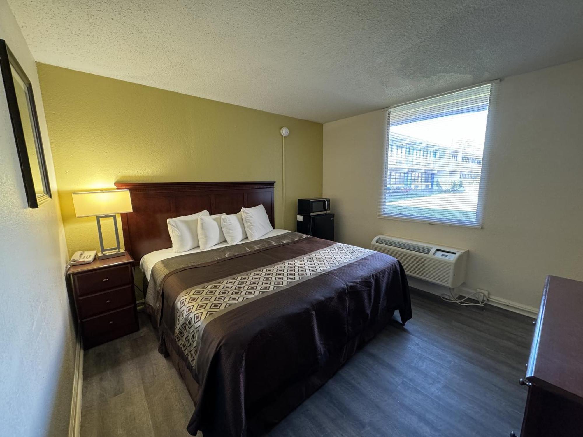 James River Inn & Suites ニューポートニューズ エクステリア 写真