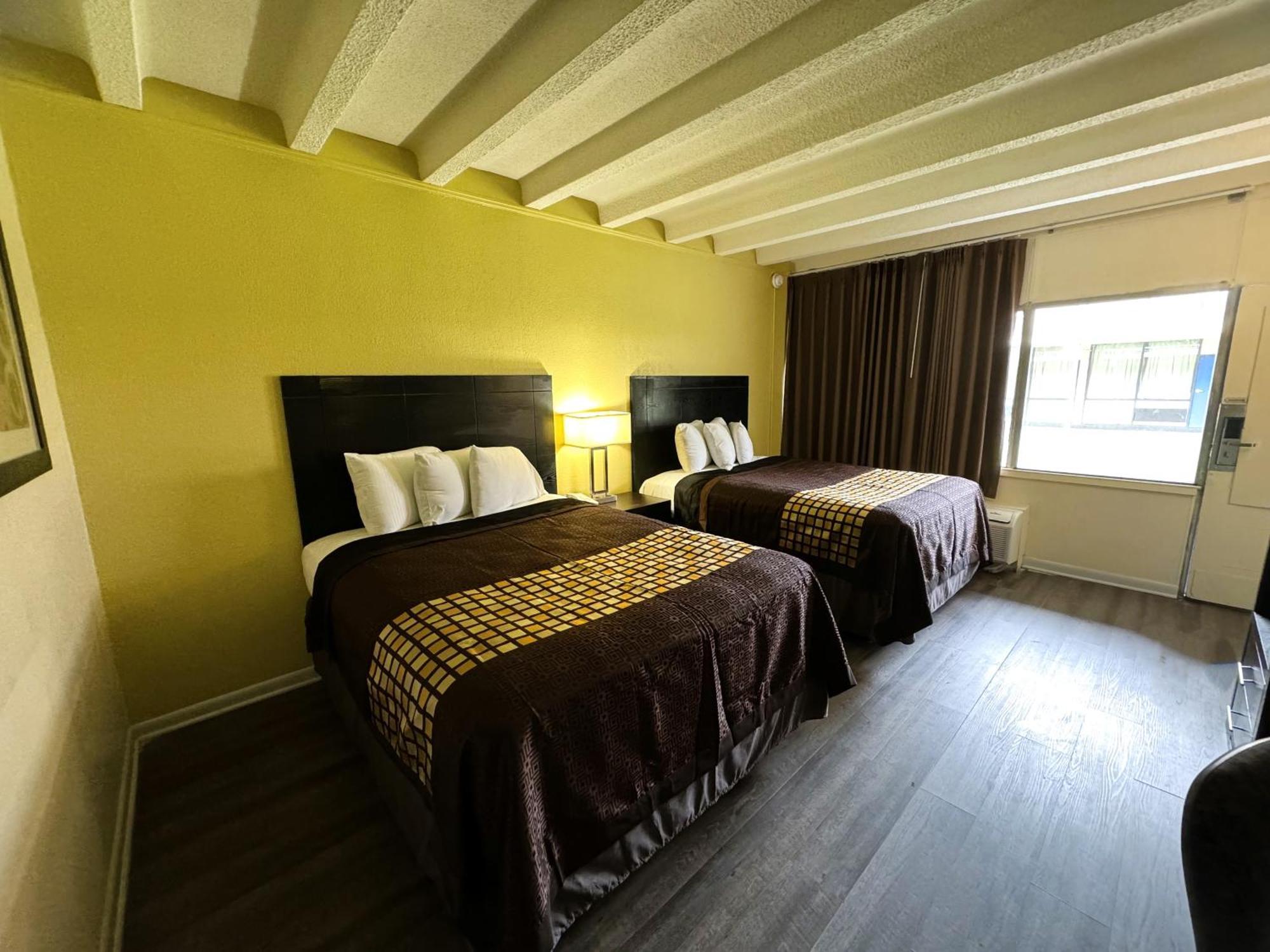 James River Inn & Suites ニューポートニューズ エクステリア 写真