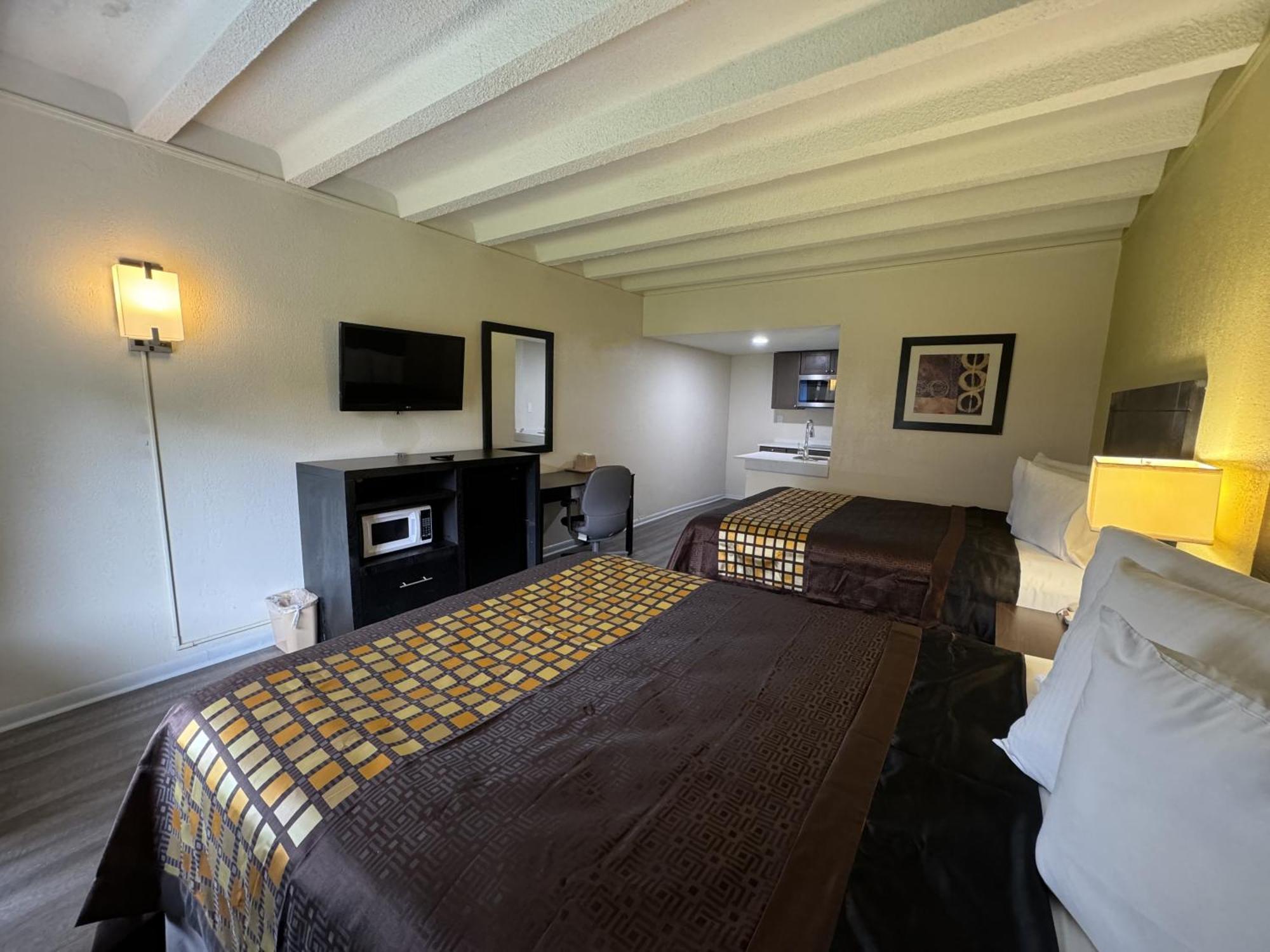 James River Inn & Suites ニューポートニューズ エクステリア 写真